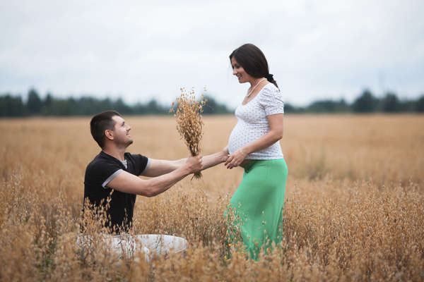 All You Need to Know About a Pregnancy Photoshoot!