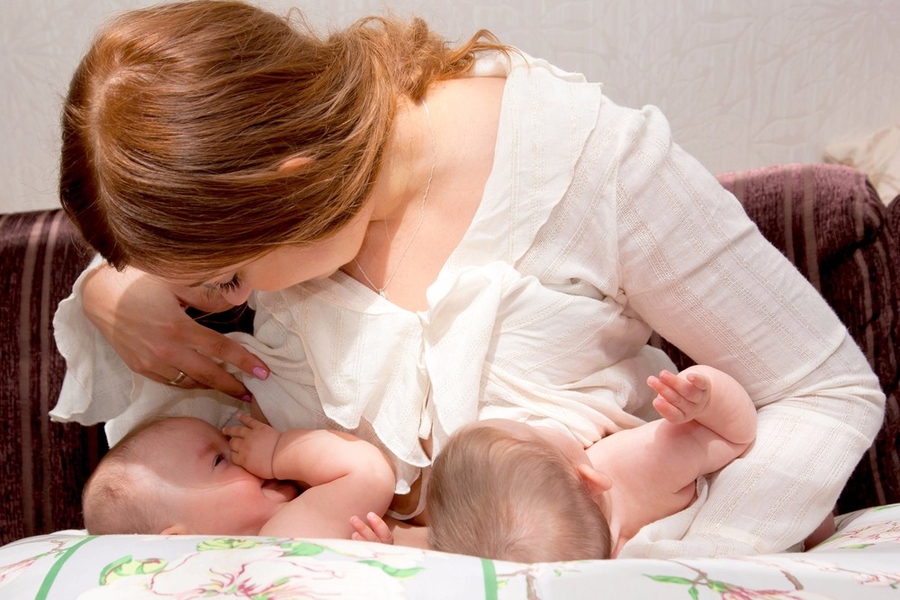 Breastfeeding Twins: 5 Must Knows!