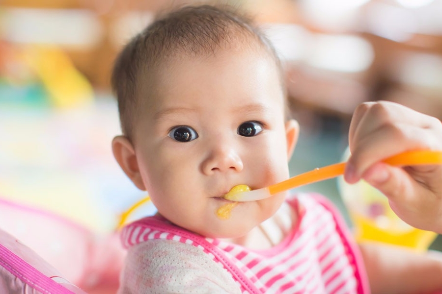 Introducing Baby to Solids: Steps to Make Weaning a Breeze