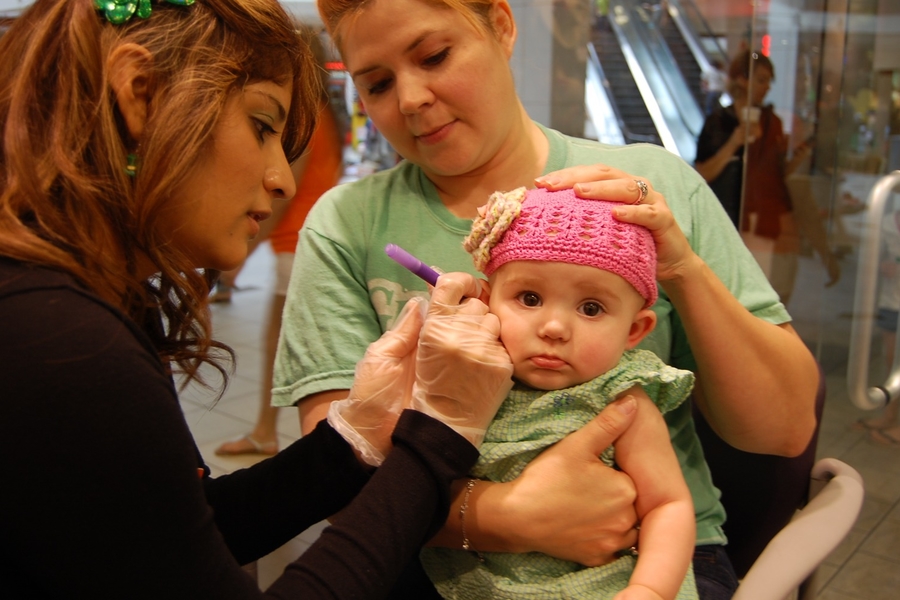 Precautions To Be Taken While Getting Baby&#8217;s Ear Pierced