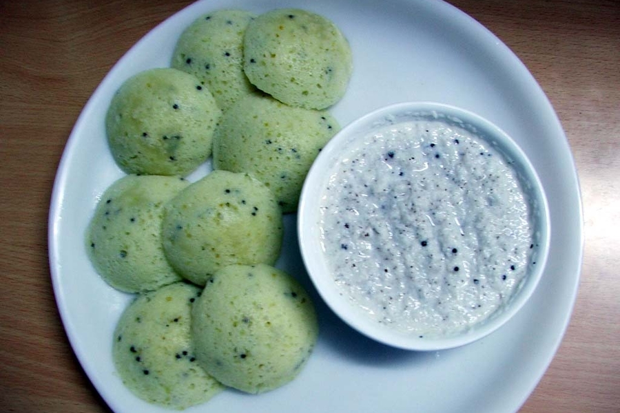 Healthy Snack Idea: Spinach And Oats Idli