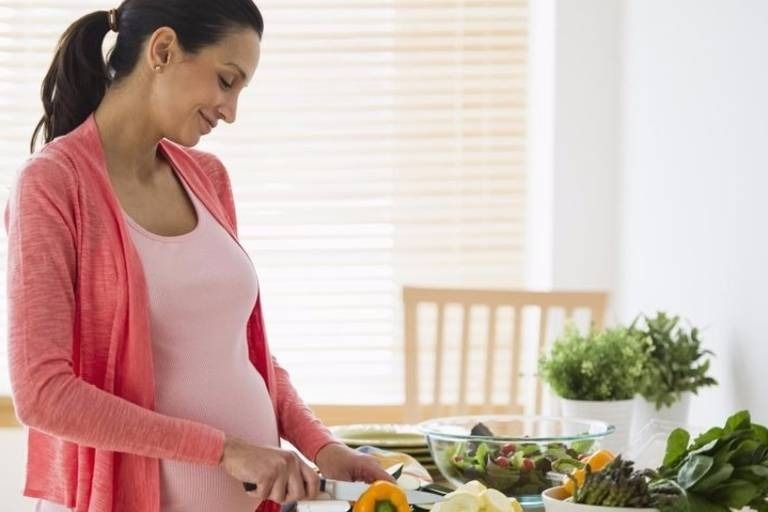 गर्भावस्था की आखिरी तिमाही में क्या है आपके लिए पौष्टिक आहार?