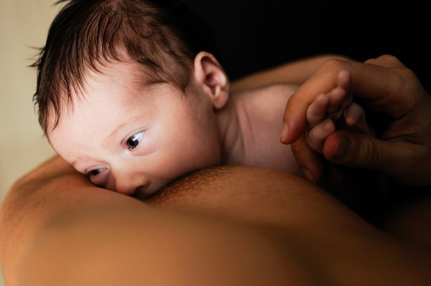 Breastfeeding At Night &#8211; How To Make Night Feeding Easier
