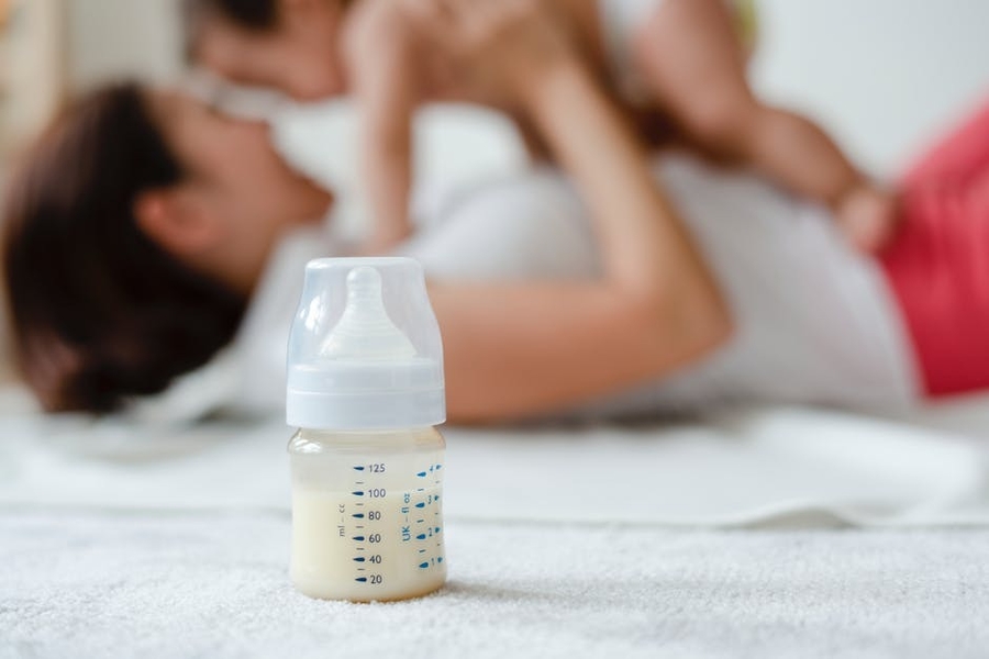 कुछ आसान तरीके, स्तन दूध को सुरक्षित करने के लिए
