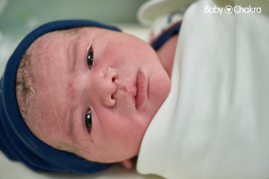 What Is A Swaddle Bath And How to Give One?