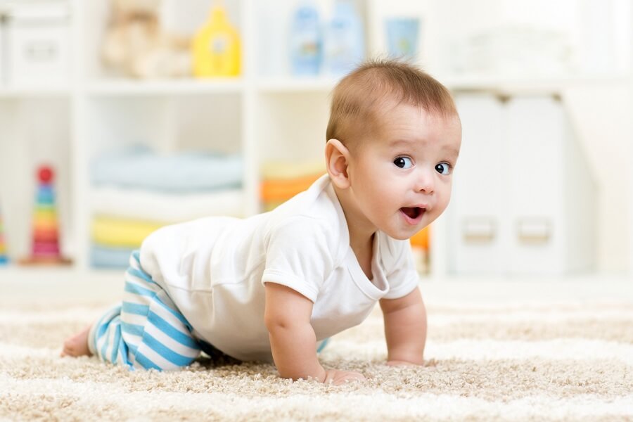 baby crawling milestone