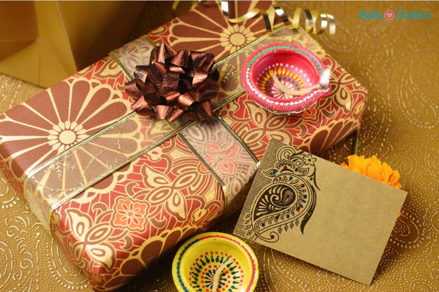 Diwali Gifts: नए माता-पिता को दिवाली के गिफ्ट्स क्या देनी चाहिए?