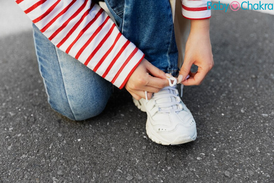 <strong>5 Easy Ways To Teach Kids How To Tie Shoe Laces</strong>