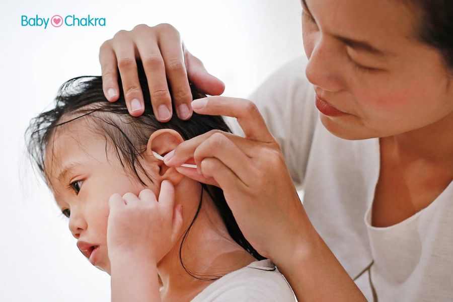 कान का मैल: बच्चों का कान कैसे साफ करना चाहिए?
